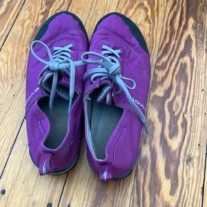 Evolv cruzer women’s approach shoes purple 8.5